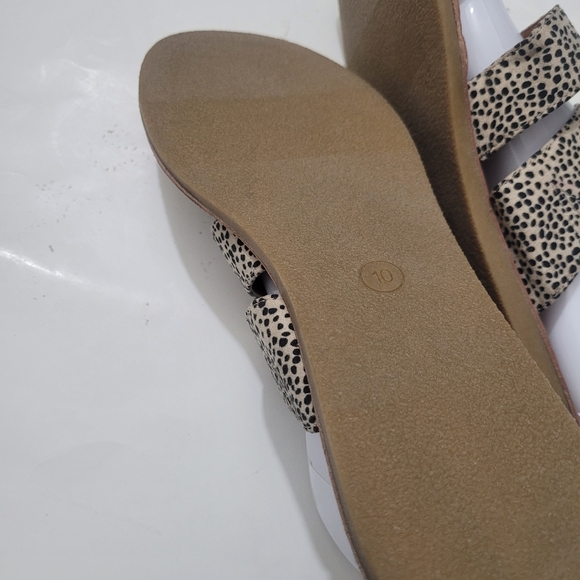 Universal Thread sandals, size 10 - Picture 7 of 8